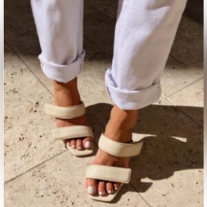 NIB Tony Bianco heels